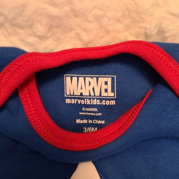 Marvel♡ 2 onesies Captain America & Hulk 3/6 month - Picture 3 of 4